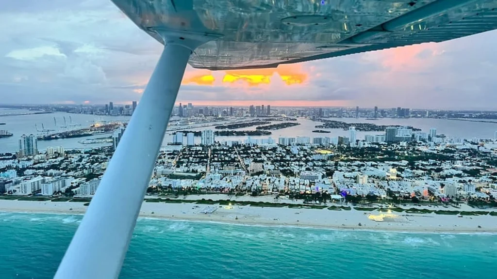 Overlooking Star Island’s luxury homes on a private flight tour Miami, showcasing Miami’s most prestigious properties.