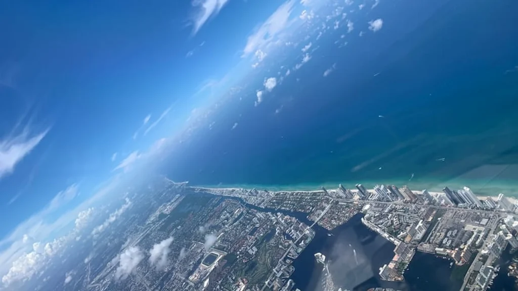 Overlooking Star Island’s luxury homes on a private flight tour Miami, showcasing Miami’s most prestigious properties.