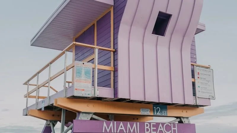 Kunze Miami Mhuri-Hushamwari Zviitiko - chena uye shava yemapuranga ekuchengetedza imba pamahombekombe panguva yemasikati